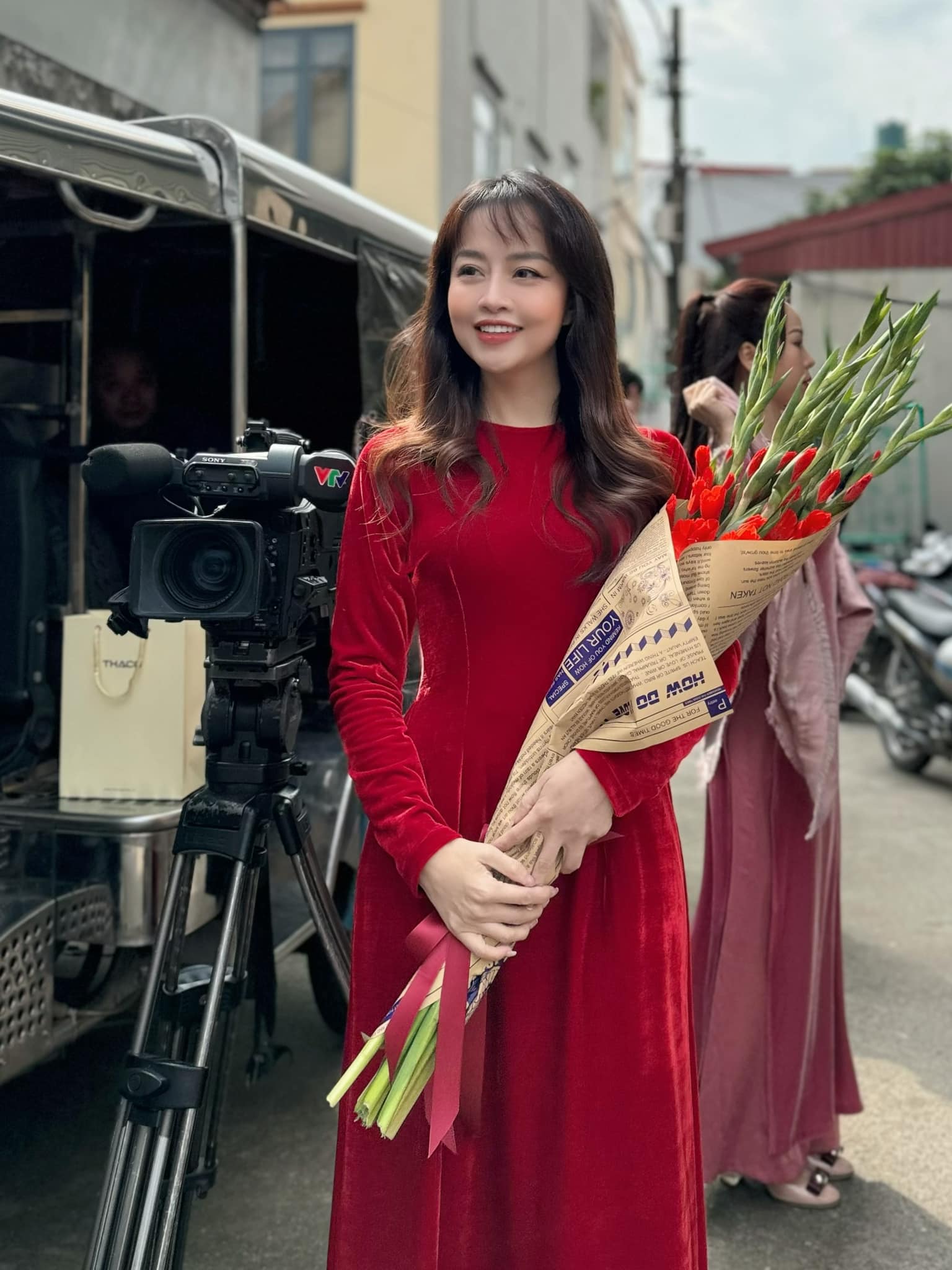 BTV Minh Hằng đem không khí Tết đến Trạm yêu thương