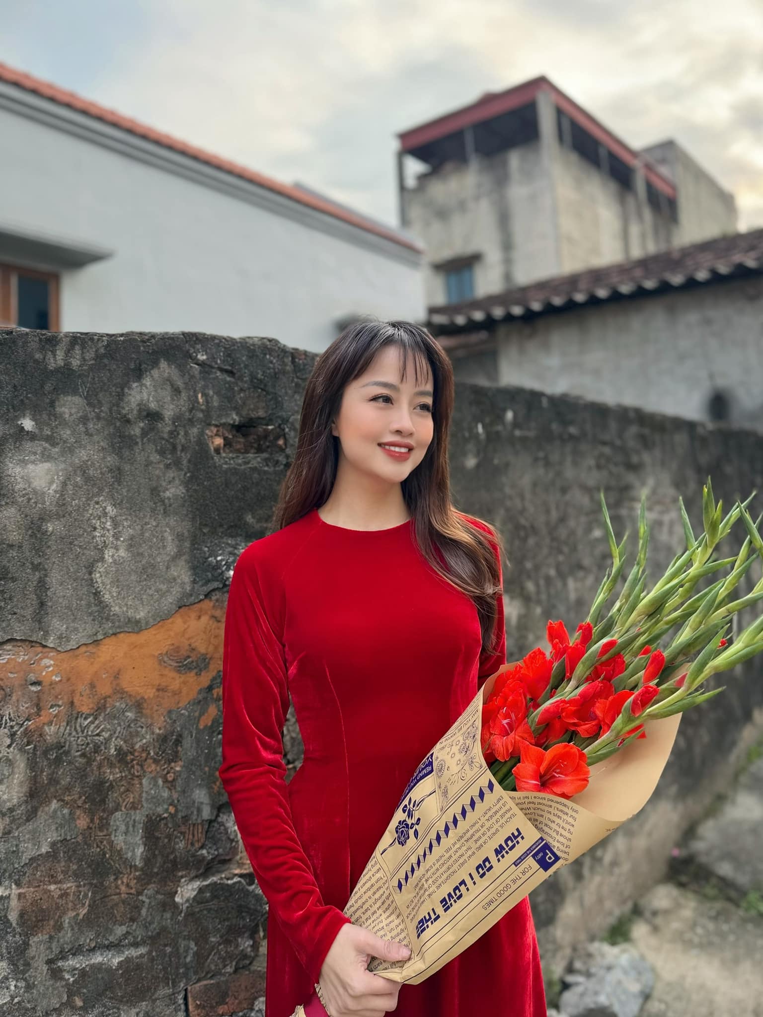 BTV Minh Hằng đem không khí Tết đến Trạm yêu thương