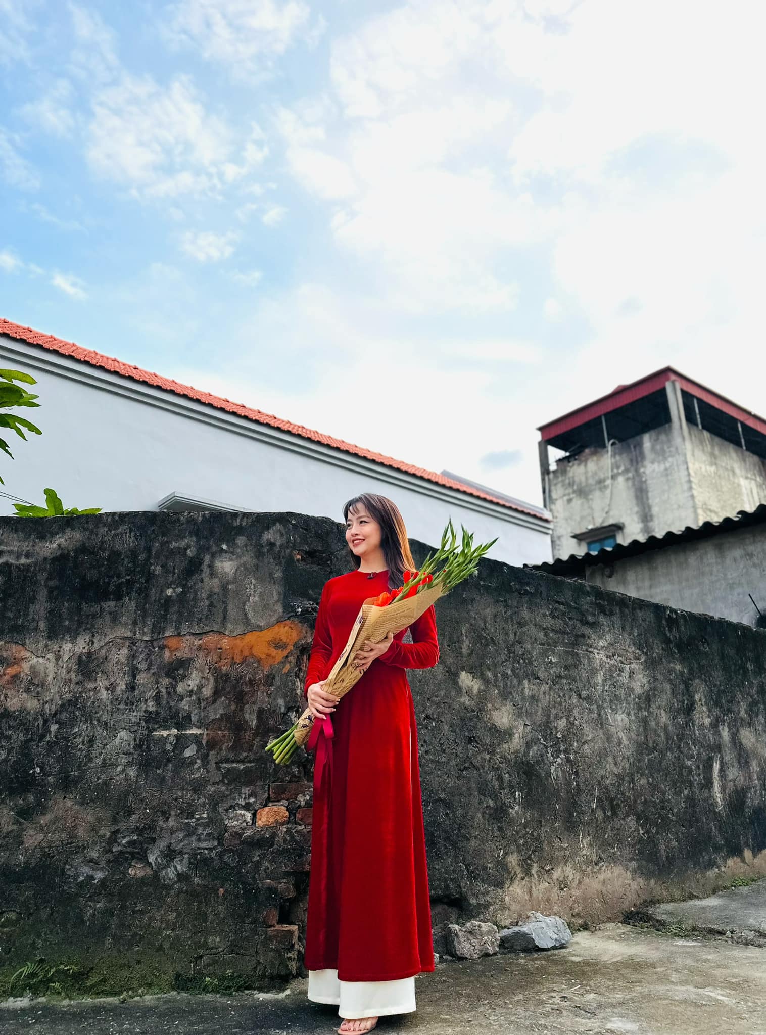 BTV Minh Hằng đem không khí Tết đến Trạm yêu thương