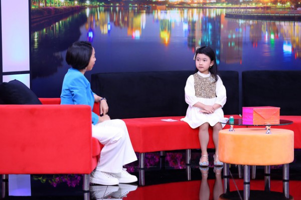 Bố mẹ ly dị, cô bé 7 tuổi khiến Ốc Thanh Vân bất ngờ vì điều này