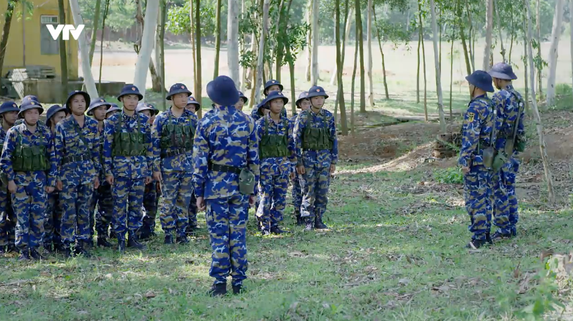 Cuộc chiến không giới tuyến - Tập 17: Một mình vào rừng, Trung suýt gặp nguy hiểm