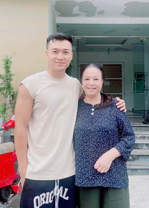 Diễn viên Việt tuần qua: Quỳnh Nga ví mình như trái cam, Vân Dung bịt kín khi đi chơi