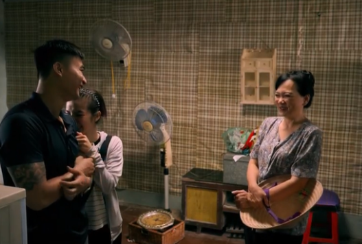 Khám phá không gian sống của vợ chồng Hoài "Làng trong phố"