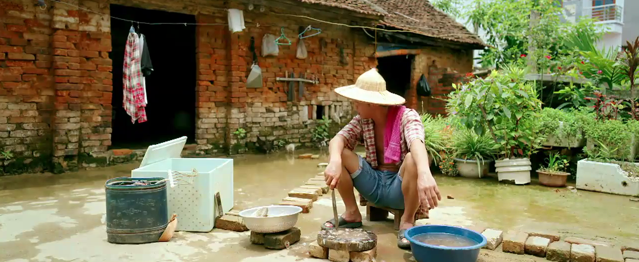 Làng trong phố: Giọng Mến đỡ khàn, Hiếu vẫn giục lên thành phố chữa “bộ hơi rè”