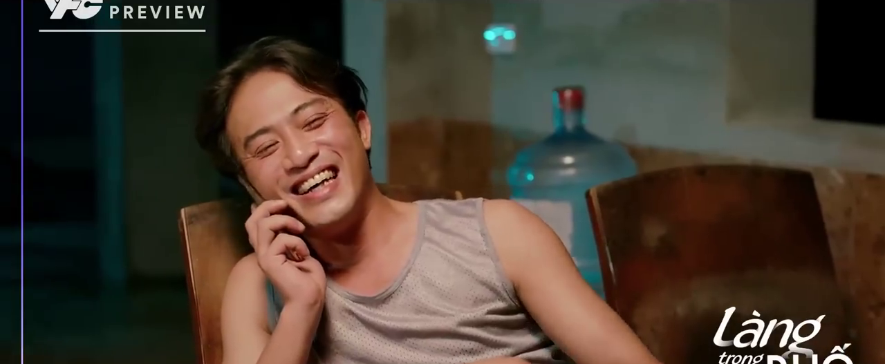 Làng trong phố - Tập 11: Hiếu làm bảo vệ, chạm mặt em gái Hùng