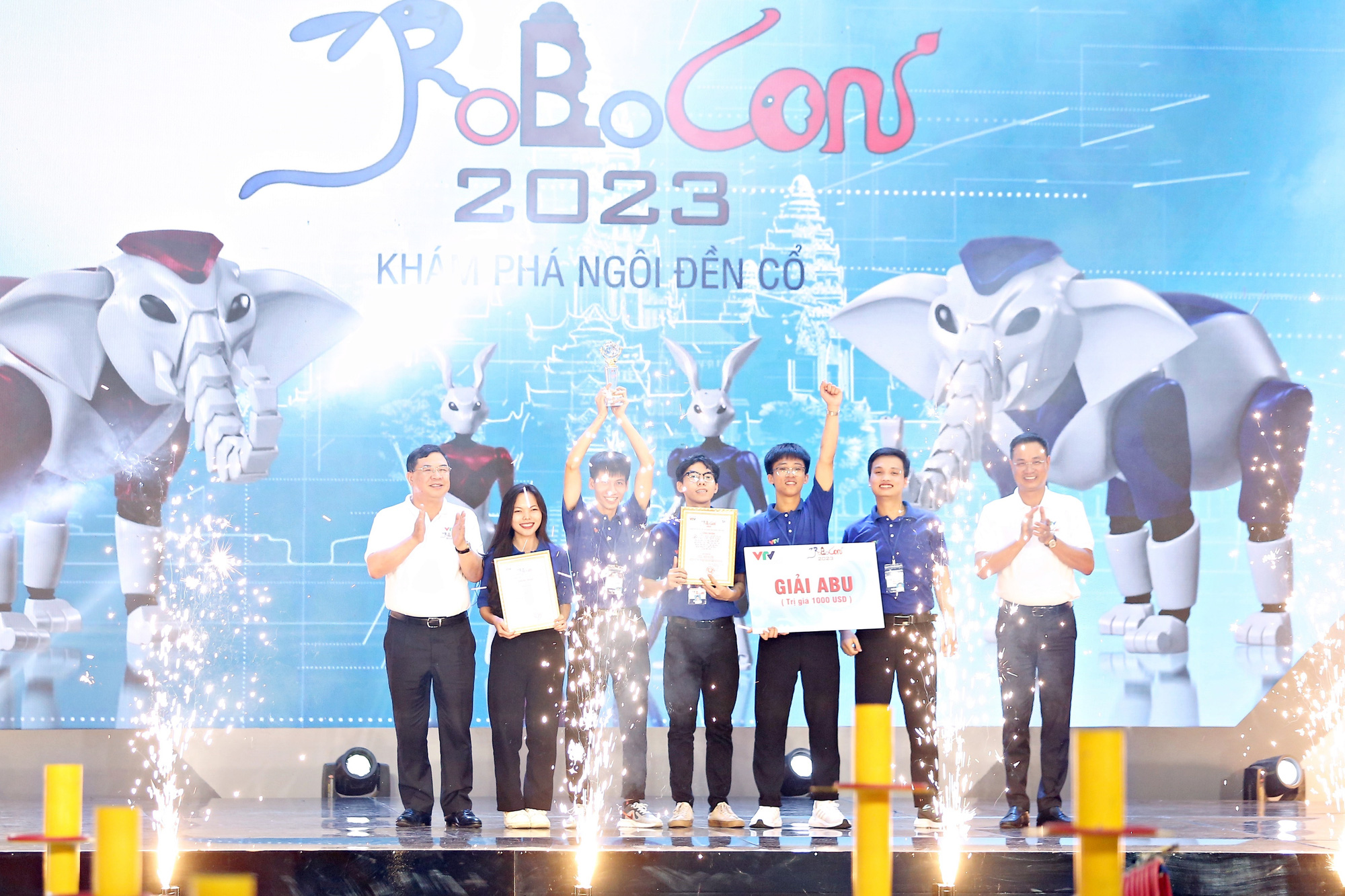 Nghị lực của DCN - ĐT 02 để đạt tới ngôi vô địch Robocon Việt Nam 2023