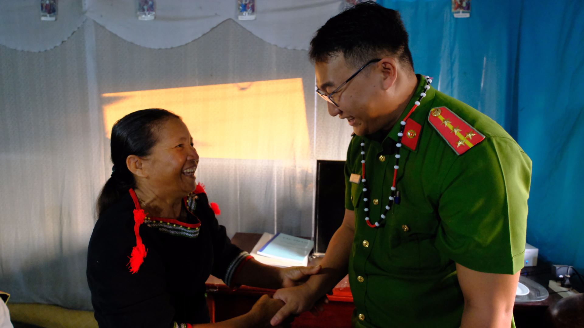 "Người truyền lửa" - Cho ngày Tết ấm áp trên vùng đất cao nguyên