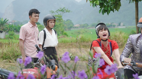Quan hệ đầy éo le của Thu Trang, Việt Anh, Hồng Diễm trước khi đóng cùng Hướng dương ngược nắng