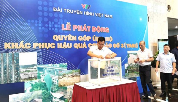 Tinh thần dấn thân, lăn xả của đội ngũ làm báo VTV trong bão lũ