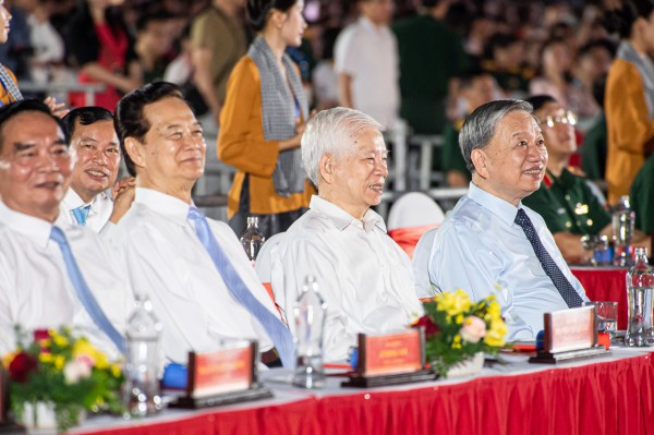Đất nước trọn niềm vui: Giai điệu của tự hào, hòa bình và khát vọng hùng cường