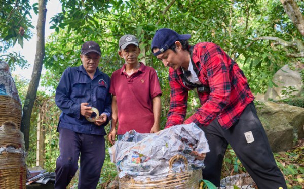 Đệ nhất mưu sinh: Huy Khánh đỏ mặt tía tai vì vác giỏ xoài 80kg, nhận lương 300.000 đồng