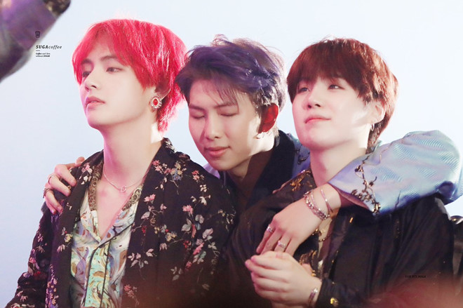 BTS bien le trao giai thanh dem nhac rieng voi san khau hoanh trang hinh anh 10 