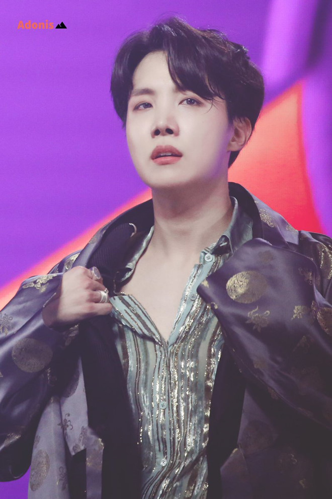 BTS bien le trao giai thanh dem nhac rieng voi san khau hoanh trang hinh anh 12 