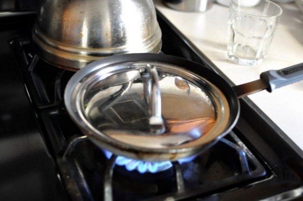 Bỏ bí kíp cũ đi, đây mới chính là cách bạn nên rán trứng ốp la đơn giản và ngon nhất Bỏ bí kíp cũ đi, đây mới chính là cách bạn nên rán trứng ốp la đơn giản và ngon nhất