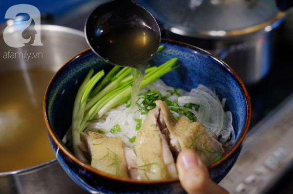 Món phở gà nấu theo cách này đã khiến mẹ chồng tôi cũng phải "tâm phục khẩu phục" vì quá ngon! Món phở gà nấu theo cách này đã khiến mẹ chồng tôi cũng phải "tâm phục khẩu phục" vì quá ngon!