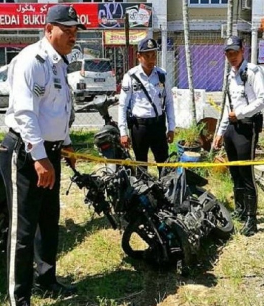 Cặp vợ chồng gặp tai nạn thương tâm, bào thai 5 tháng văng ra khỏi bụng mẹ gây ám ảnh, nhưng tuyên bố từ gia đình càng gây ngỡ ngàng Cặp vợ chồng gặp tai nạn thương tâm, bào thai 5 tháng văng ra khỏi bụng mẹ gây ám ảnh, nhưng tuyên bố từ gia đình càng gây ngỡ ngàng