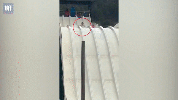 Chỉ vì trò chơi quen thuộc ở công viên nước, chàng trai trẻ gặp tai nạn gãy cổ và cột sống, đối mặt với nguy cơ bị liệt suốt đời Chỉ vì trò chơi quen thuộc ở công viên nước, chàng trai trẻ gặp tai nạn gãy cổ và cột sống, đối mặt với nguy cơ bị liệt suốt đời