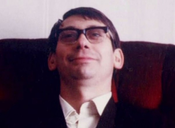 Cuộc chiến của bé gái bị bố xâm hại suốt 10 năm từ khi 4 tuổi: Tạo ra hơn 2.000 nhân cách để tự bảo vệ mình trước khi vạch mặt kẻ biến thái Cuộc chiến của bé gái bị bố xâm hại suốt 10 năm từ khi 4 tuổi: Tạo ra hơn 2.000 nhân cách để tự bảo vệ mình trước khi vạch mặt kẻ biến thái