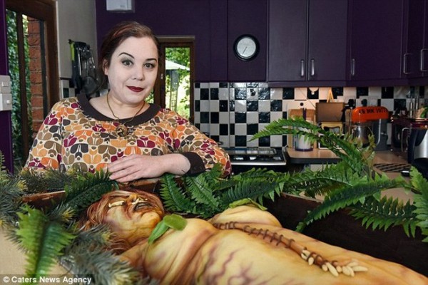 Đột nhập căn bếp của thợ làm bánh kinh dị nhất nước Anh: Từ hộp sọ cho đến xác giải phẫu, đầu trẻ sơ sinh... đều có đủ