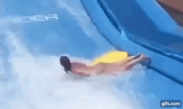 Đưa con đi chơi ở công viên nước, bà mẹ bị lột sạch quần áo, suýt liệt toàn thân vì tai nạn bất ngờ nhưng ai cũng nên cảnh giác Đưa con đi chơi ở công viên nước, bà mẹ bị lột sạch quần áo, suýt liệt toàn thân vì tai nạn bất ngờ nhưng ai cũng nên cảnh giác