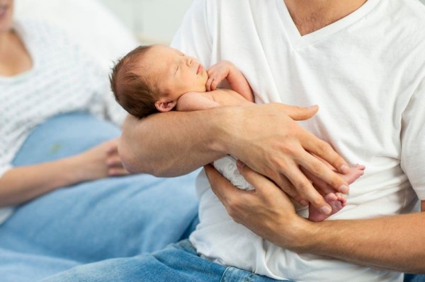 Hào hứng đón con mới chào đời, người đàn ông "đứng hình" khi nghe câu nói của em trai rồi vội vàng quyết định đưa con đi xét nghiệm ADN Hào hứng đón con mới chào đời, người đàn ông "đứng hình" khi nghe câu nói của em trai rồi vội vàng quyết định đưa con đi xét nghiệm ADN