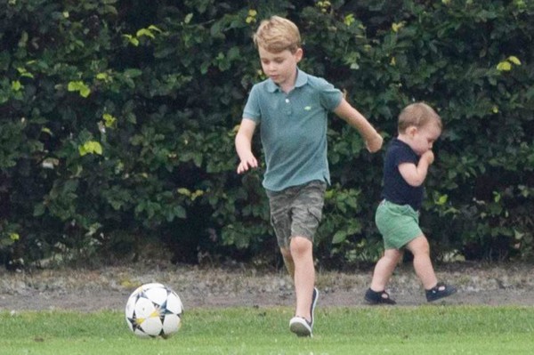 Hoàng tử Louis "đánh bật" con trai nhà Meghan, trở thành nhân vật HOT nhất trong sự kiện với một loạt biểu cảm khiến người hâm mộ phát cuồng