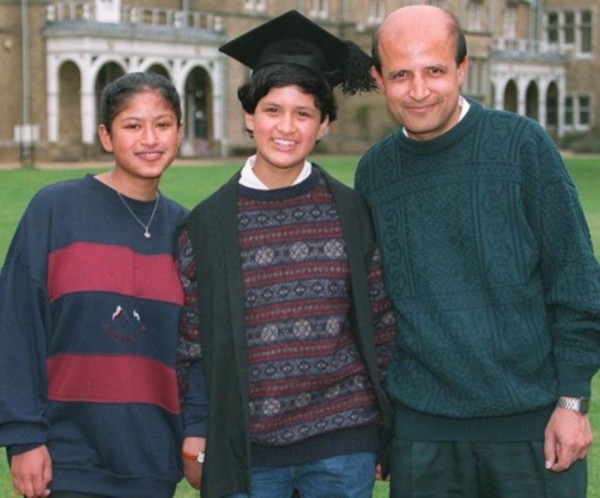 Ngã rẽ cuộc đời của cô bé 13 tuổi đậu đại học Oxford: Thần đồng toán học trốn chạy khỏi người cha hà khắc, 10 năm sau trở thành gái mại dâm Ngã rẽ cuộc đời của cô bé 13 tuổi đậu đại học Oxford: Thần đồng toán học trốn chạy khỏi người cha hà khắc, 10 năm sau trở thành gái mại dâm