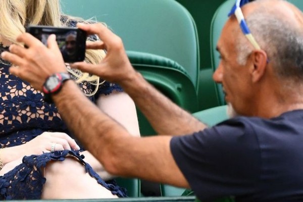 Người đàn ông trong scandal "chảnh chọe" của Meghan Markle lần đầu hé lộ sự thật khiến ai cũng phải phì cười, còn nàng dâu hoàng gia ngượng chín cả mặt Người đàn ông trong scandal "chảnh chọe" của Meghan Markle lần đầu hé lộ sự thật khiến ai cũng phải phì cười, còn nàng dâu hoàng gia ngượng chín cả mặt