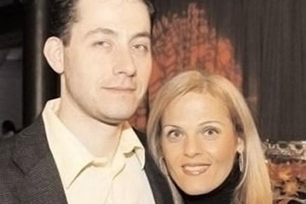 Nữ triệu phú bất ngờ qua đời, 9 năm sau người chồng bị vạch trần bộ mặt ác quỷ, từng định giết bố mẹ ruột, bán con gái để lấy tiền Nữ triệu phú bất ngờ qua đời, 9 năm sau người chồng bị vạch trần bộ mặt ác quỷ, từng định giết bố mẹ ruột, bán con gái để lấy tiền