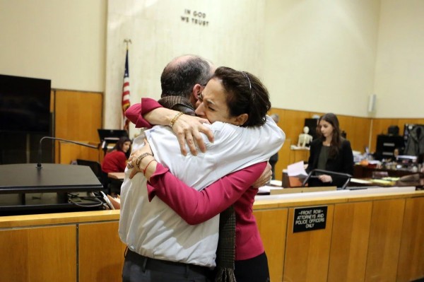 Nữ triệu phú bất ngờ qua đời, 9 năm sau người chồng bị vạch trần bộ mặt ác quỷ, từng định giết bố mẹ ruột, bán con gái để lấy tiền Nữ triệu phú bất ngờ qua đời, 9 năm sau người chồng bị vạch trần bộ mặt ác quỷ, từng định giết bố mẹ ruột, bán con gái để lấy tiền