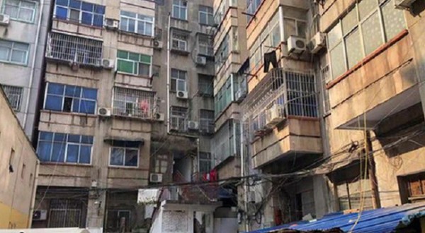 Ra tù rồi lang thang tìm con mất tích, mẹ vô tình thấy cô gái trẻ bị điên, hé lộ quá khứ khủng khiếp con phải chịu đựng suốt 6 năm trong "động quỷ dữ" Ra tù rồi lang thang tìm con mất tích, mẹ vô tình thấy cô gái trẻ bị điên, hé lộ quá khứ khủng khiếp con phải chịu đựng suốt 6 năm trong "động quỷ dữ"