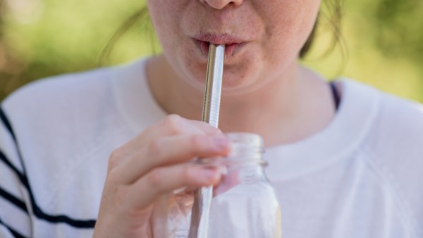 Tai nạn hy hữu không ngờ: Người phụ nữ 60 tuổi tử vong chỉ vì một chiếc ống hút ai cũng dùng hàng ngày