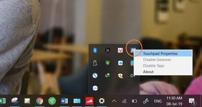Làm thế nào để tắt bàn rê chuột tích hợp trên laptop?