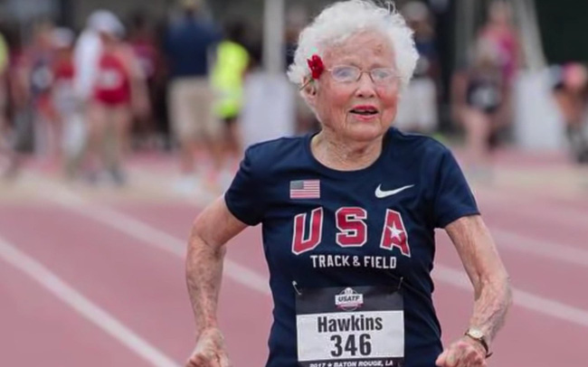 Cụ bà 103 tuổi phá kỷ lục chạy bộ ở nước Mỹ Cụ bà 103 tuổi phá kỷ lục chạy bộ ở nước Mỹ