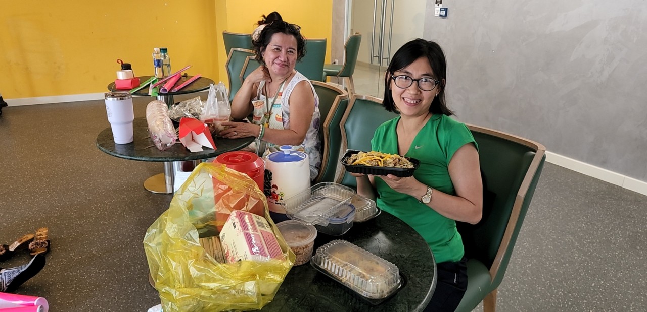bua-tiec-chuyen-tau-tre-tho