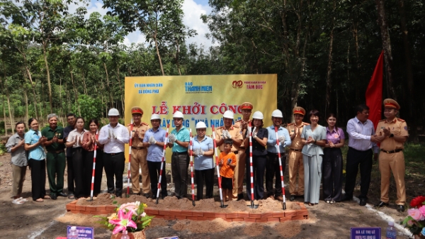 bao-thanh-nien-khoi-cong-2-can-nha-nhan-ai-tai-tinh-dong-nai