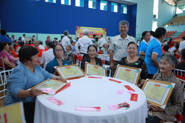 trang-trong-le-mung-tho-803-cu-ong-cu-ba-o-tphcm