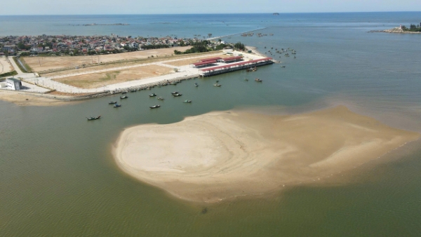 dau-tu-hang-tram-ti-cang-ca-van-khong-don-duoc-tau