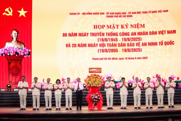 cong-an-tphcm-luon-xung-kich-tuyen-dau-bao-ve-binh-yen-cho-nhan-dan