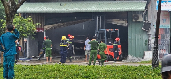 chay-kho-hang-trong-mua-o-tphcm