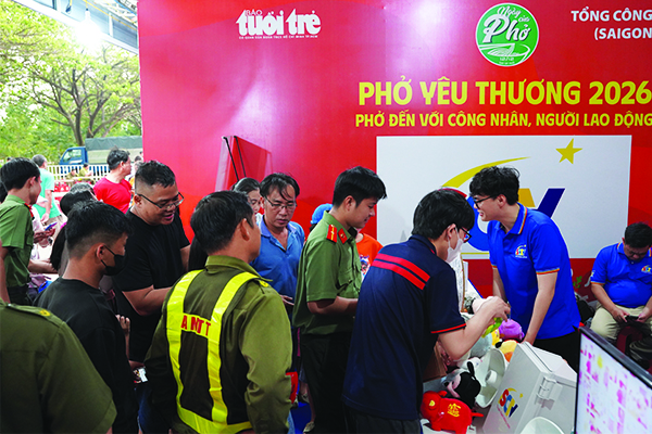 pho-dai-su-am-thuc-gui-trao-huong-vi-yeu-thuong-den-ba-con-bau-bang-1