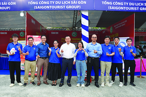 pho-dai-su-am-thuc-gui-trao-huong-vi-yeu-thuong-den-ba-con-bau-bang-1