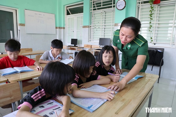 tu-dieu-tra-toi-ac-trong-mot-mai-am-ve-lai-tuoi-tho-sau-giong-bao