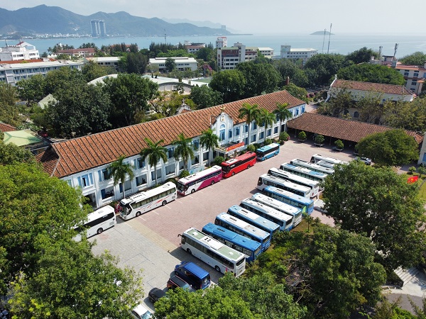 ron-rang-hao-huc-tai-ngay-hoi-tu-van-mua-thi-o-nha-trang