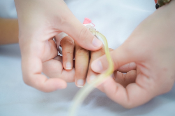 ky-tich-cuu-song-be-trai-10-tuoi-bi-nhanh-cay-roi-trung-dau