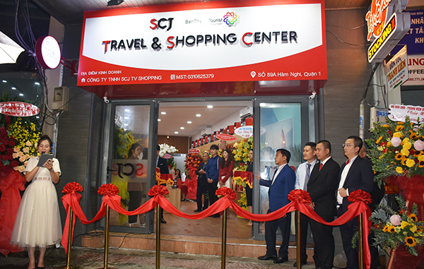 tung-bung-le-khai-truong-showroom-travel-shopping-center-cua-scj