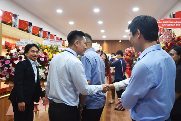 tung-bung-le-khai-truong-showroom-travel-shopping-center-cua-scj