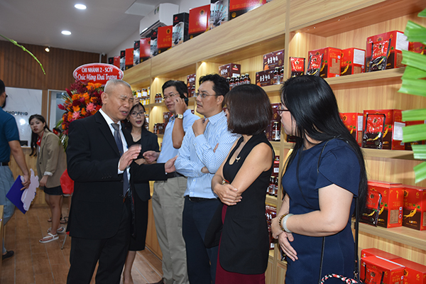 tung-bung-le-khai-truong-showroom-travel-shopping-center-cua-scj