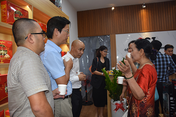 tung-bung-le-khai-truong-showroom-travel-shopping-center-cua-scj