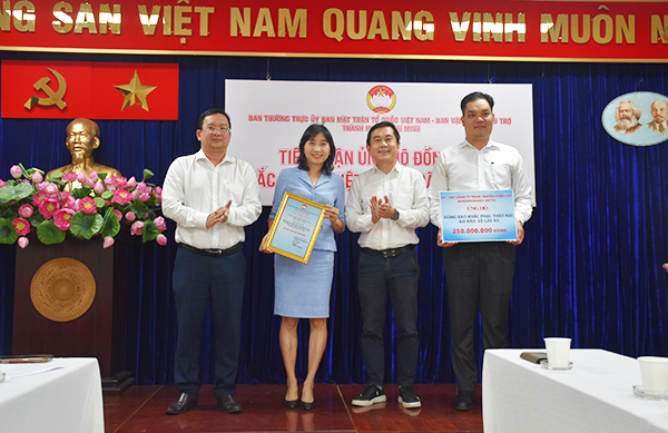 sctv-ung-ho-250-trieu-dong-chia-se-kho-khan-voi-dong-bao-vung-bao-lu